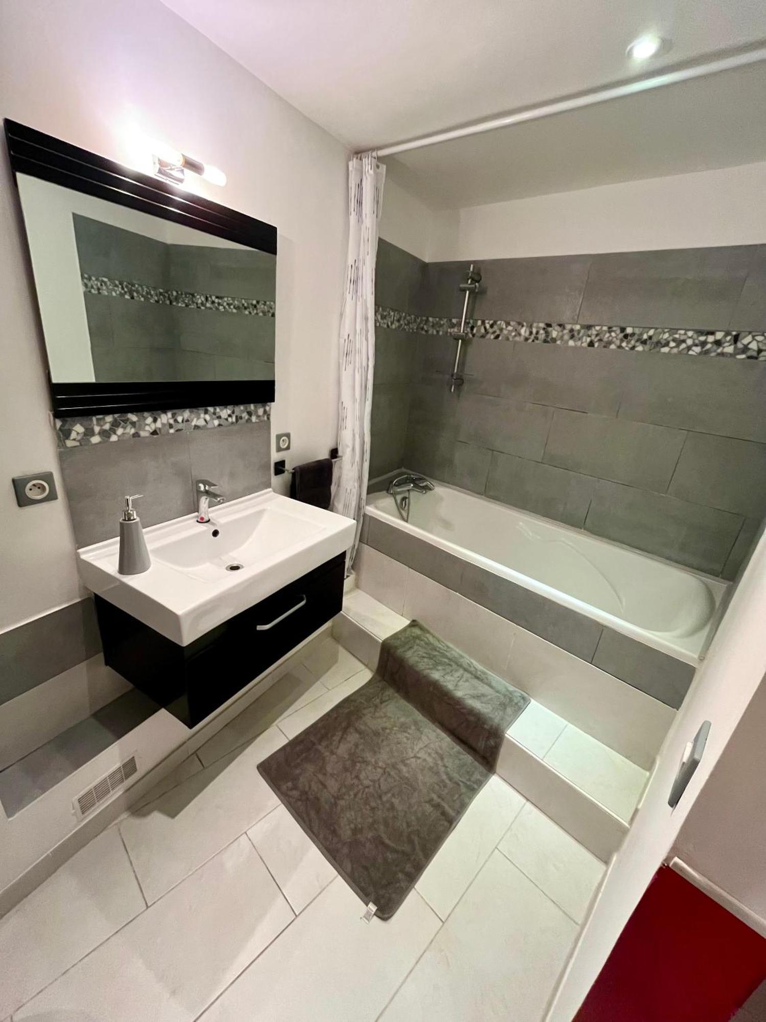 Duplex Les Pins Proche